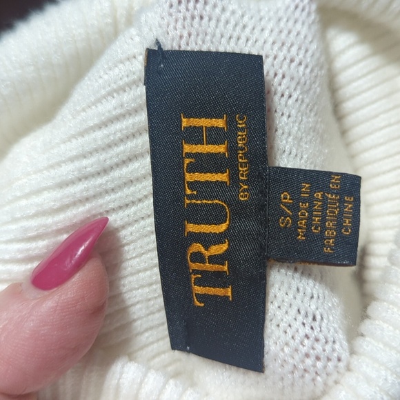 Truth By Republic White Turtleneck Rhinestone Embellished Cozy Soft Sweater Sz S - Picture 11 of 14